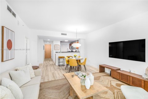 Condo in Miami, Florida, 1 bedroom  № 1814417 - photo 3