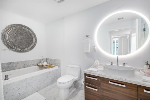 Condo in Miami, Florida, 1 bedroom  № 1814417 - photo 13
