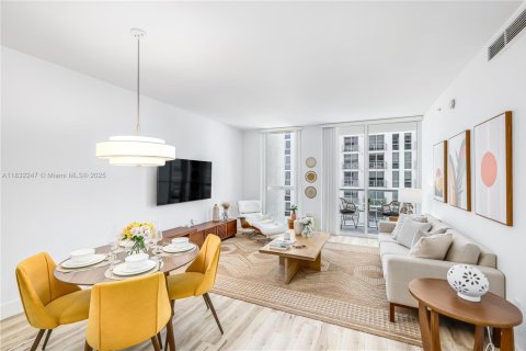 Condo in Miami, Florida, 1 bedroom  № 1814417 - photo 1