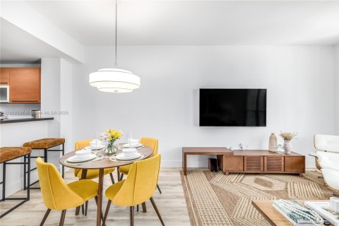 Condo in Miami, Florida, 1 bedroom  № 1814417 - photo 4