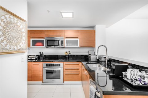 Condo in Miami, Florida, 1 bedroom  № 1814417 - photo 7
