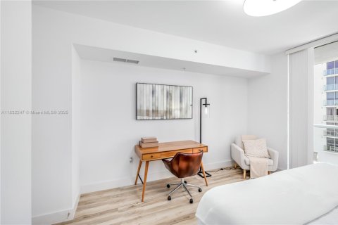 Condo in Miami, Florida, 1 bedroom  № 1814417 - photo 12