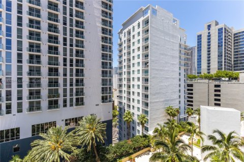 Condo in Miami, Florida, 1 bedroom  № 1814417 - photo 21