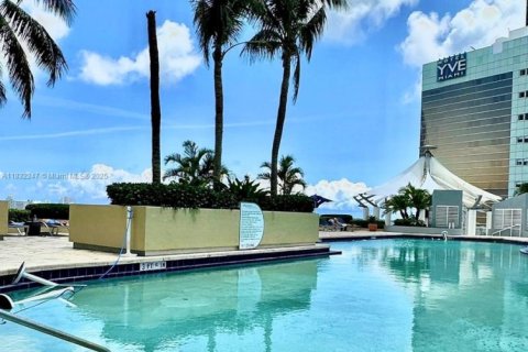 Condo in Miami, Florida, 1 bedroom  № 1814417 - photo 25