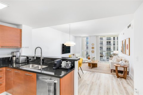 Condo in Miami, Florida, 1 bedroom  № 1814417 - photo 6