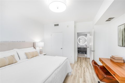 Condo in Miami, Florida, 1 bedroom  № 1814417 - photo 11