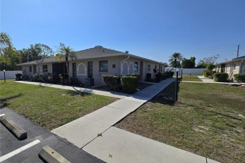 Copropriété à vendre à Punta Gorda, Floride: 2 chambres, 87.05 m2 № 2097754 - photo 2