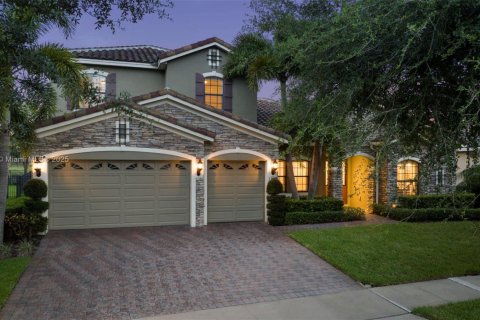 House in Orlando, Florida 5 bedrooms № 1845667 - photo 1