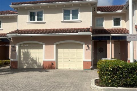 Adosado en alquiler en Pompano Beach, Florida, 3 dormitorios, 133.78 m2 № 1942975 - foto 1