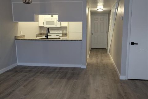 Condominio en alquiler en Gainesville, Florida, 2 dormitorios, 102.19 m2 № 1901124 - foto 5