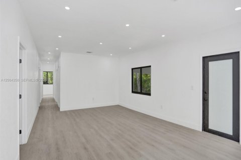 Casa en venta en North Miami, Florida, 5 dormitorios, 116.59 m2 № 2276009 - foto 7