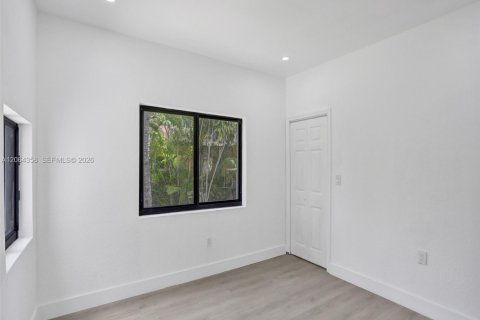 Casa en venta en North Miami, Florida, 5 dormitorios, 116.59 m2 № 2276009 - foto 19