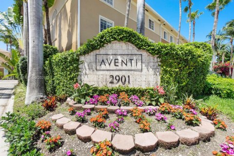Adosado en venta en Aventura, Florida, 2 dormitorios, 117.99 m2 № 1986431 - foto 1