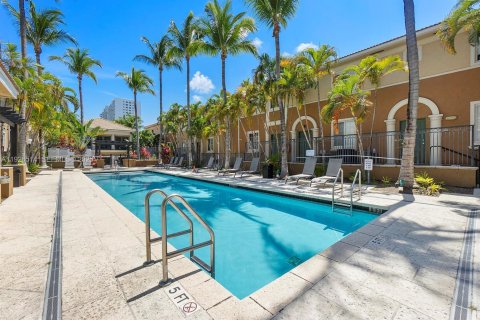 Adosado en venta en Aventura, Florida, 2 dormitorios, 117.99 m2 № 1986431 - foto 2