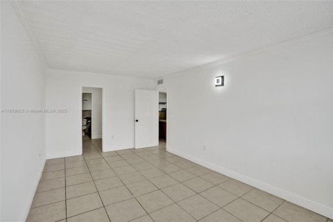 Copropriété à vendre à North Miami, Floride: 2 chambres, 95.04 m2 № 1890202 - photo 27