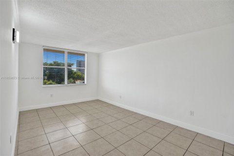Copropriété à vendre à North Miami, Floride: 2 chambres, 95.04 m2 № 1890202 - photo 25