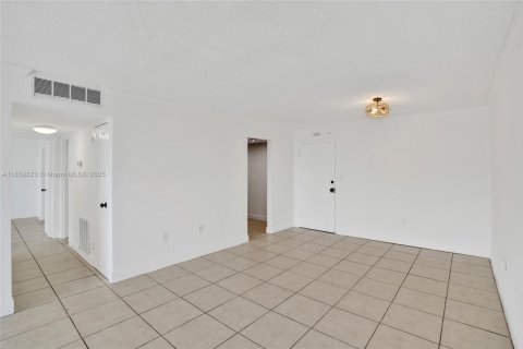 Copropriété à vendre à North Miami, Floride: 2 chambres, 95.04 m2 № 1890202 - photo 10