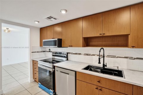 Copropriété à vendre à North Miami, Floride: 2 chambres, 95.04 m2 № 1890202 - photo 13