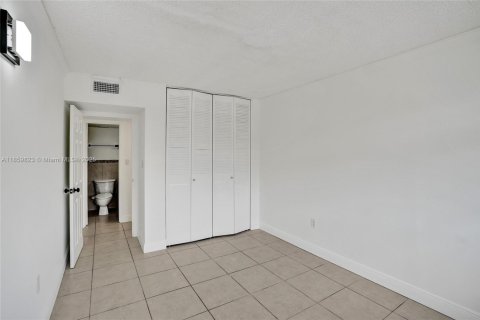 Copropriété à vendre à North Miami, Floride: 2 chambres, 95.04 m2 № 1890202 - photo 19