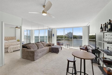 Condo in Clearwater, Florida, 2 bedrooms  № 2219316 - photo 15