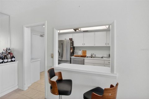 Condo in Clearwater, Florida, 2 bedrooms  № 2219316 - photo 11