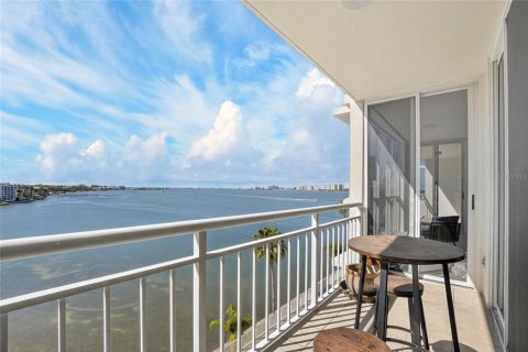 Condo in Clearwater, Florida, 2 bedrooms  № 2219316 - photo 24