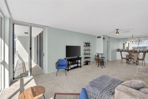 Condo in Clearwater, Florida, 2 bedrooms  № 2219316 - photo 18