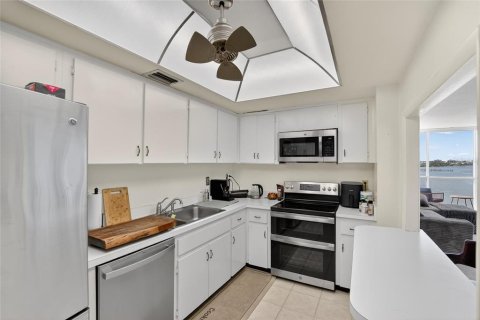 Condo in Clearwater, Florida, 2 bedrooms  № 2219316 - photo 13