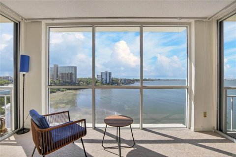 Condo in Clearwater, Florida, 2 bedrooms  № 2219316 - photo 6