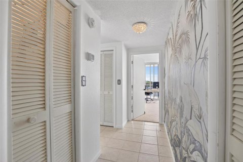 Condo in Clearwater, Florida, 2 bedrooms  № 2219316 - photo 7