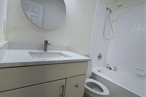House in Venice, Florida 3 bedrooms, 130.16 sq.m. № 2238785 - photo 11
