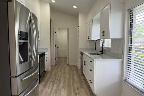 House in Venice, Florida 3 bedrooms, 130.16 sq.m. № 2238785 - photo 2