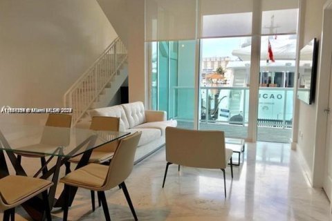 Condo in Sunny Isles Beach, Florida, 2 bedrooms  № 1715763 - photo 1