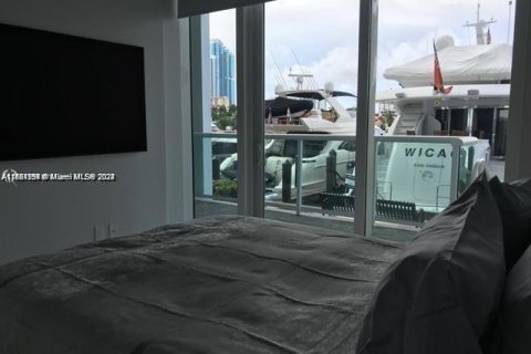 Condo in Sunny Isles Beach, Florida, 2 bedrooms  № 1715763 - photo 25