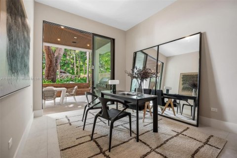 Casa en venta en Miami, Florida, 5 dormitorios, 461.91 m2 № 1949507 - foto 20