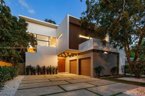 Casa en venta en Miami, Florida, 5 dormitorios, 461.91 m2 № 1949507 - foto 2