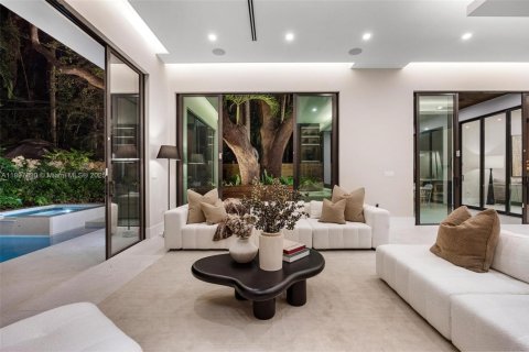 Casa en venta en Miami, Florida, 5 dormitorios, 461.91 m2 № 1949507 - foto 19