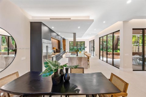 Casa en venta en Miami, Florida, 5 dormitorios, 461.91 m2 № 1949507 - foto 8