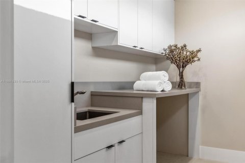 Casa en venta en Miami, Florida, 5 dormitorios, 461.91 m2 № 1949507 - foto 26