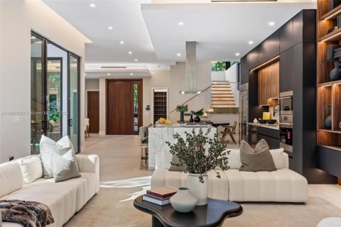 Casa en venta en Miami, Florida, 5 dormitorios, 461.91 m2 № 1949507 - foto 16