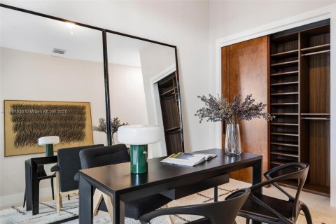 Casa en venta en Miami, Florida, 5 dormitorios, 461.91 m2 № 1949507 - foto 22
