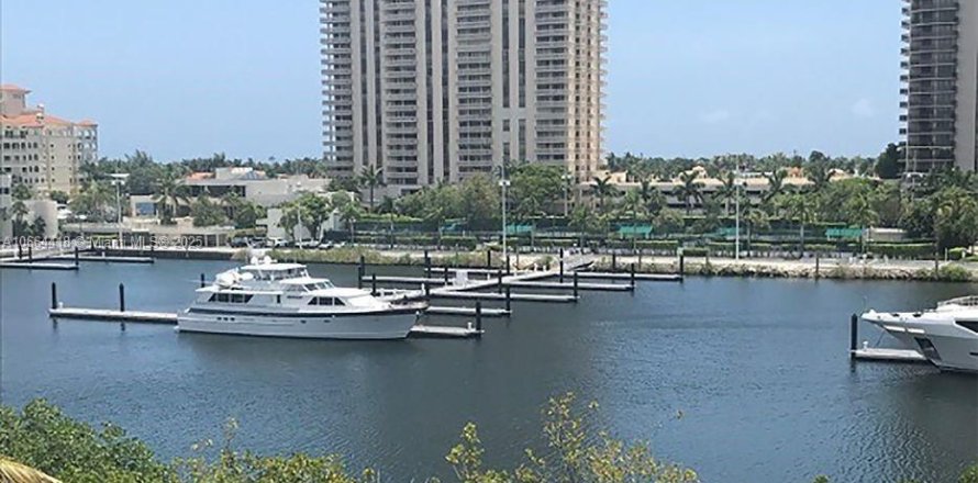 Condo in Aventura, Florida, 2 bedrooms № 1811694