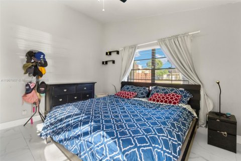 Casa en venta en Hialeah, Florida, 2 dormitorios, 92.07 m2 № 1966107 - foto 20