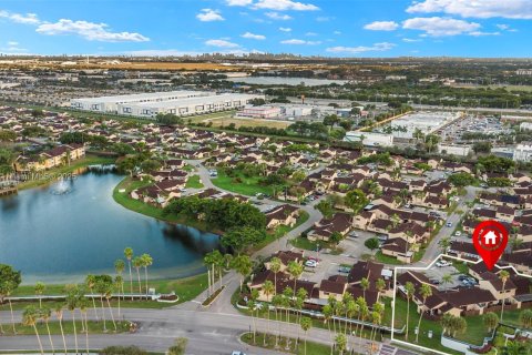 Casa en venta en Hialeah, Florida, 2 dormitorios, 92.07 m2 № 1966107 - foto 6