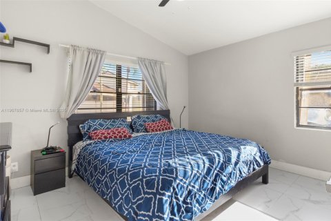 Casa en venta en Hialeah, Florida, 2 dormitorios, 92.07 m2 № 1966107 - foto 19