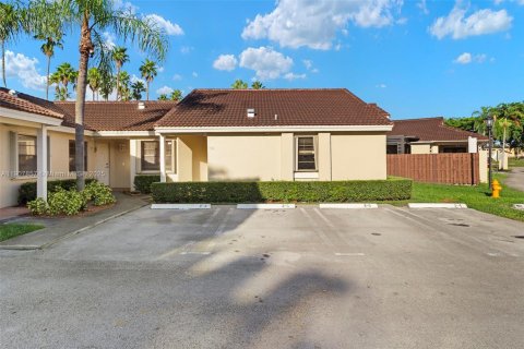 Casa en venta en Hialeah, Florida, 2 dormitorios, 92.07 m2 № 1966107 - foto 27