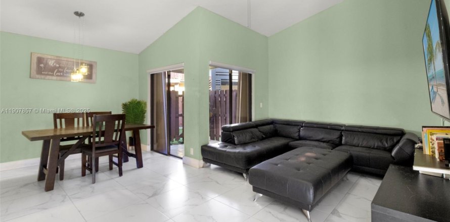Casa en Hialeah, Florida 2 dormitorios, 92.07 m2 № 1966107