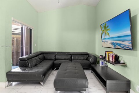 Casa en venta en Hialeah, Florida, 2 dormitorios, 92.07 m2 № 1966107 - foto 18