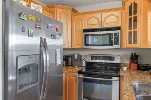 Casa en venta en Hialeah, Florida, 2 dormitorios, 92.07 m2 № 1966107 - foto 12