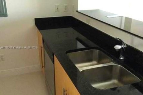 Condominio en venta en Miami, Florida, 2 dormitorios, 108.6 m2 № 1875476 - foto 6